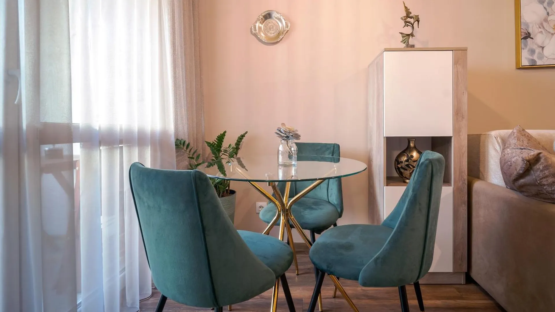 Bright Inn - Holiday & Business Apartment Sofia