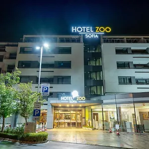 4* Otel Zoo - Secured Paid Parking